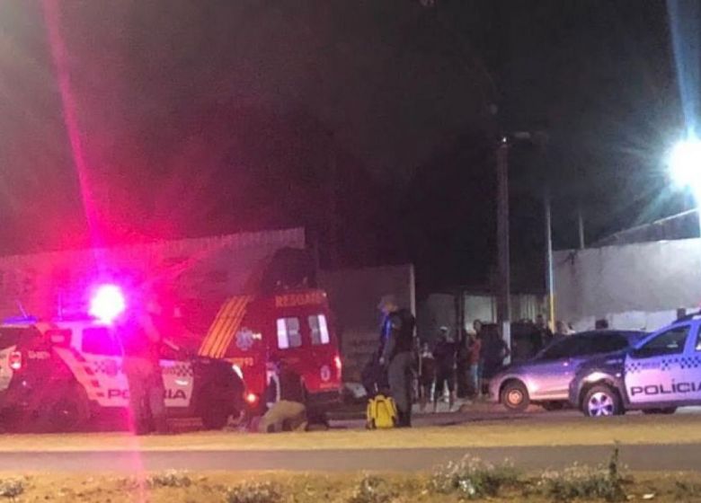 Homem � morto pela pol�cia ap�s resistir � abordagem e amea�ar atirar