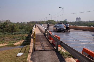 Minist�rio P�blico investiga constru��o de ponte ao custo de R$ 6 milh�es que segue interditada