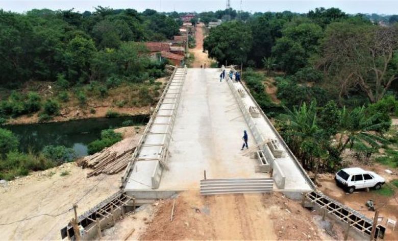 Constru��o da ponte de concreto do Altos da Serra chega na fase de acabamento