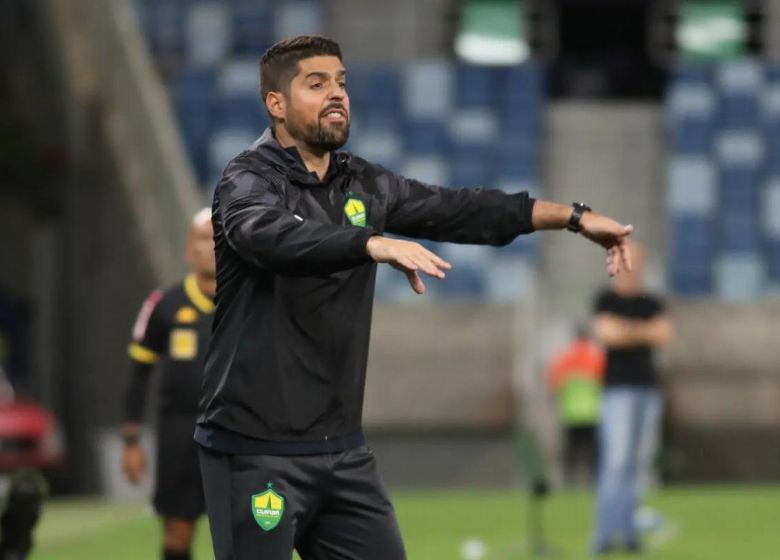 Orgulhoso, diz Oliveira sobre desempenho do Cuiab� em Curitiba