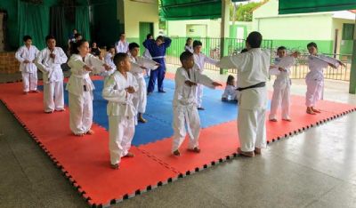 Professor faz sucesso unindo conte�do de aula com o jud�