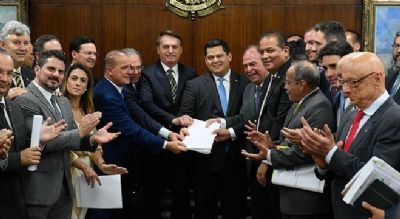 Bolsonaro entrega ao Senado novo pacote de reformas econ�micas