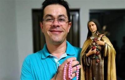 Apoiadores de Bolsonaro amea�am metralhar padre