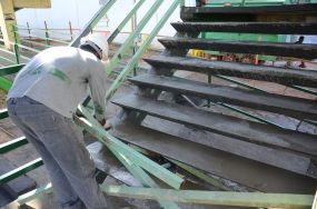 Obras continuam na passarela de pedestre da Fernando Corr�a