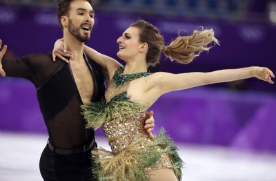 Patinadora � tra�da por uniforme, perde pontos e sai chorando: 
