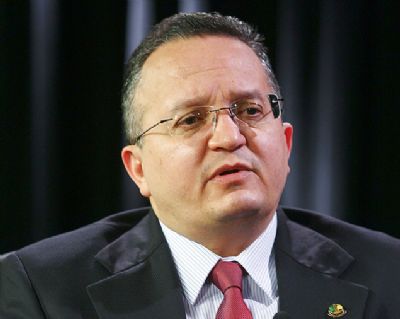 Taques consegue trancamento de dois inqu�ritos da 