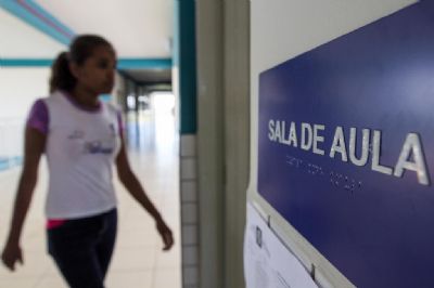 Seduc assina ordem de servi�o para reformar escola em Barra do Bugres