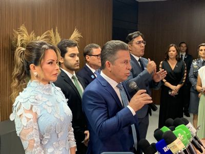 Governador, vice e secret�rios tomam posse
