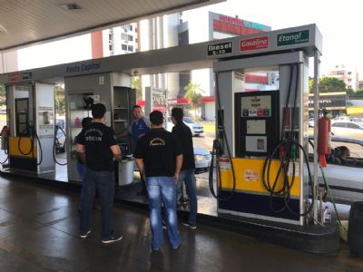 Tr�s postos da Capital s�o alvos de fiscaliza��o em opera��o da Pol�cia Civil