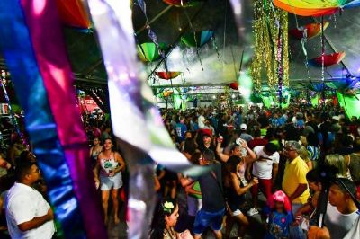 ​Cerca de 15 mil pessoas passaram pela Pra�a Oito de Abril durante os tr�s primeiros dias do evento carnavalesco