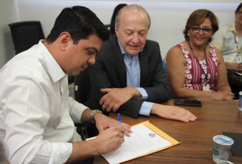 Pivetta prop�e a Kalil parceria para Centro de Parto Natural