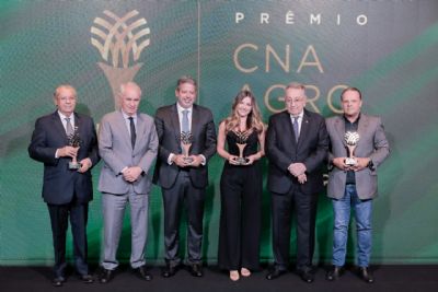 ​Jayme Campos recebe Pr�mio CNA Agro Brasil