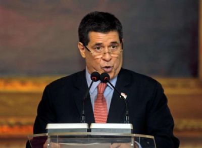 Ex-presidente do Paraguai � alvo de mandado de pris�o