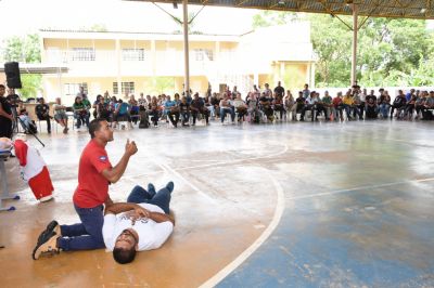 Profissionais da educa��o recebem capacita��o em primeiros socorros