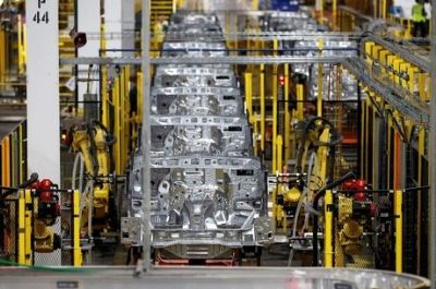 Produ��o industrial cresce 0,8% em agosto deste ano, diz IBGE