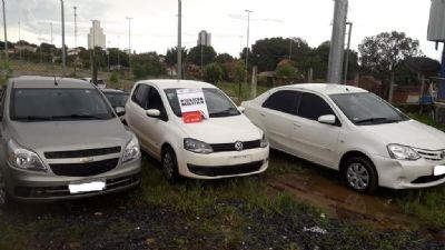 Tr�s ve�culos roubados s�o recuperados em uma �nica a��o