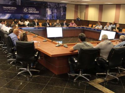 Governo apresenta PEC do teto de gastos ao F�rum Sindical