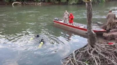 ​Garoto de 12 anos cai de ponte e desaparece na �gua