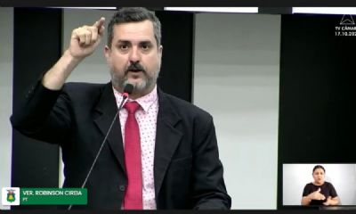 Suplente assume e diz que n�o ir� cometer ato que cassou Edna Sampaio