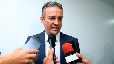 Bolsonaro nomeia delegado Rolando de Souza para comando da Pol�cia Federal