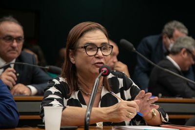 ​ Professora Rosa Neide assume Presid�ncia da Conab