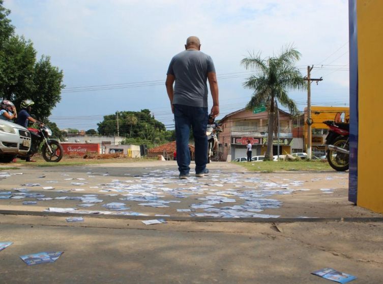De candidatos � AL at� governo, veja quem derrubou 'santinhos'