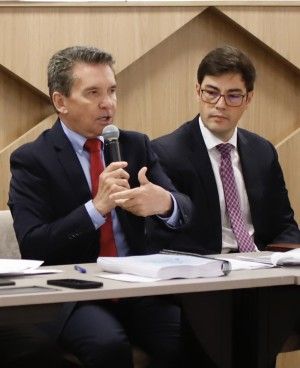 Conselheiro S�rgio Ricardo re�ne gestores para debater destina��o correta do lixo dos munic�pios