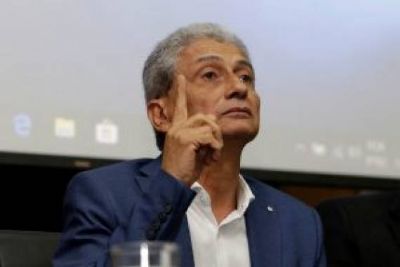 Presidente da AMM critica entrega de cart�es Ser Fam�lia