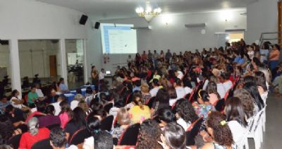 Servidores decidem por paralisa��o geral, cobram concurso p�blico e mais