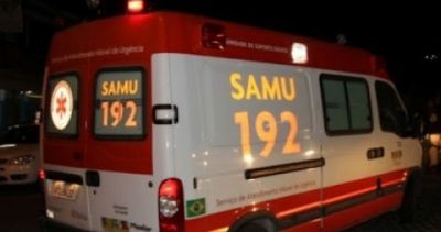 ​​Motociclista morre ap�s perder o controle e bater em �rvore