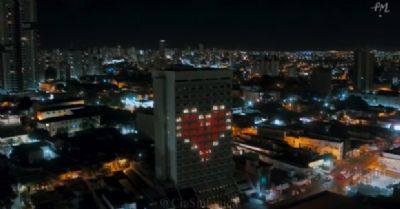 Com janelas formando cora��o, Deville e Cia Sinf�nica gravam 'Amazing Grace' em Cuiab�