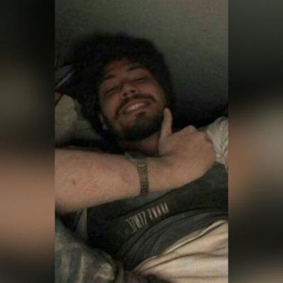 Jovem tira 'selfie' embaixo de escombros de pr�dio que caiu no CE