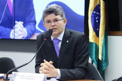 Medeiros quer proibir derrubada de rede social de parlamentares