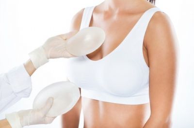 Por que cada vez mais mulheres t�m retirado o silicone dos seios