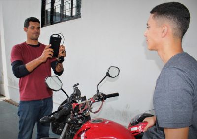 Detran-MT orienta candidato a primeira habilita��o a buscar autoescolas com sistema de telemetria