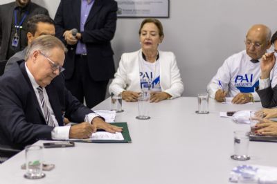 ​Secretaria de Sa�de vai fornecer testes de DNA para mutir�o do projeto Pai Presente