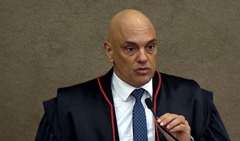 TSE determina que eleitor deve deixar celular com mes�rio antes de entrar na cabine de vota��o
