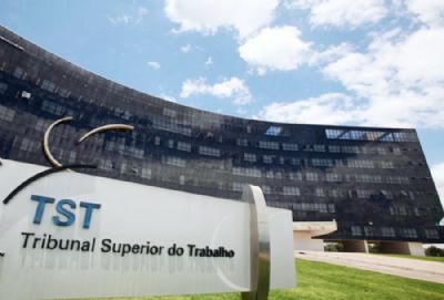 TST condena sindicato a pagar R$ 50 mil para trabalhadores que seriam substitu�dos