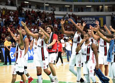 Craques do futebol, festa e recorde de p�blico: a estreia de Varej�o no Flamengo
