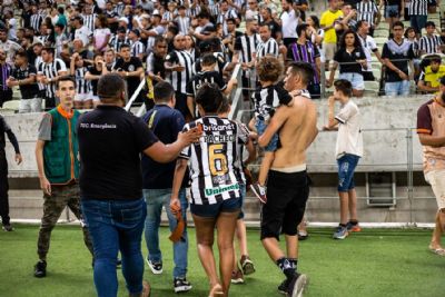 ​Torcida do Cear� est� proibida de assistir jogos ap�s invadir partida contra o Cuiab�