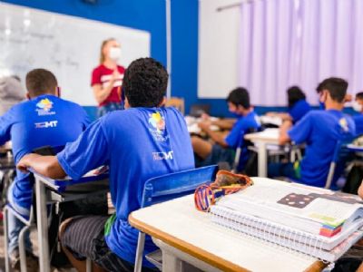 ​Aprovado em 1� vota��o projeto de lei que obriga uso de uniforme nas escolas estaduais