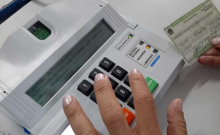 PF faz pris�o ap�s flagrar pessoa fotografando pr�prio voto