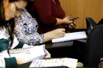 Projeto pro�be cobran�a por repet�ncia em universidades