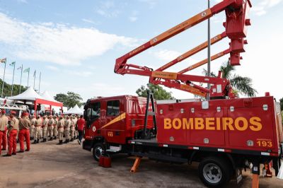 ​Governo entrega novos ve�culos para refor�ar estrutura do Corpo de Bombeiros em todo o estado