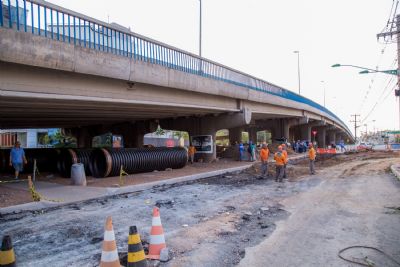 Taques e secret�rio vistoriam obras de drenagem na regi�o do viaduto da UFMT