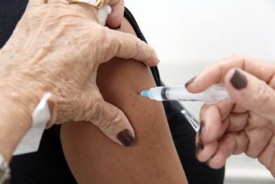 ​Secretaria de Sa�de alerta que vacina��o contra Influenza continua com baixa cobertura