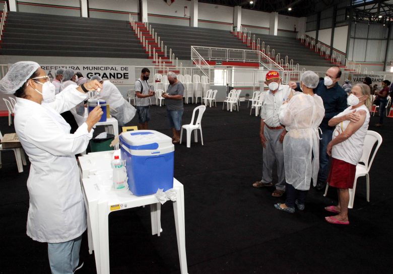 ​Refor�o da vacina bivalente contra Covid-19 � ampliada aos grupos priorit�rios em V�rzea Grande