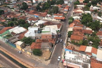 Bandidos invadem joalheira de Cuiab� e roubam 6 carros na fuga