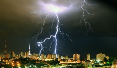 Frente fria deve derrubar m�xima e trazer chuva volumosa para MT; alerta de tempestade