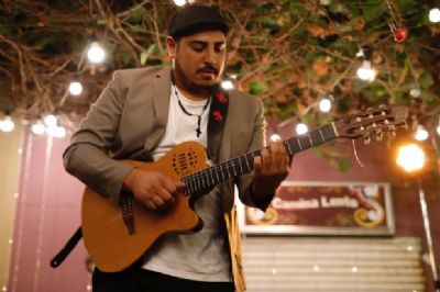 Finalista do The Voice Argentina canta ao vivo no Pancho Villa